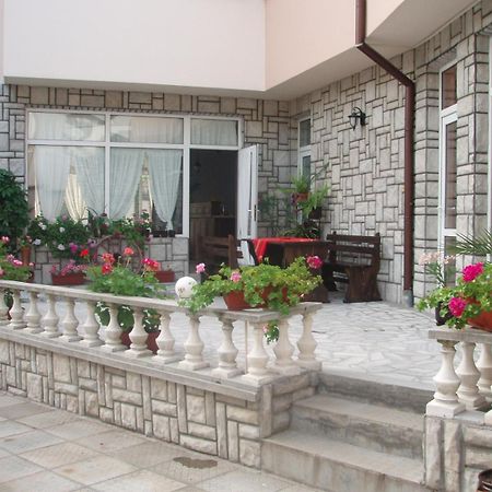 Mania Guest House Калофер Екстер'єр фото