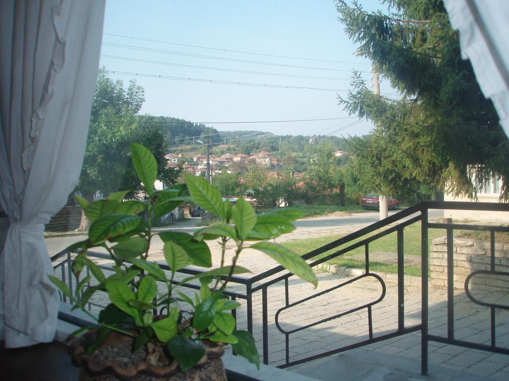 Mania Guest House Калофер Екстер'єр фото