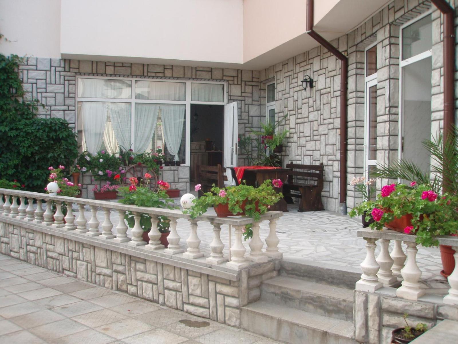 Mania Guest House Калофер Екстер'єр фото