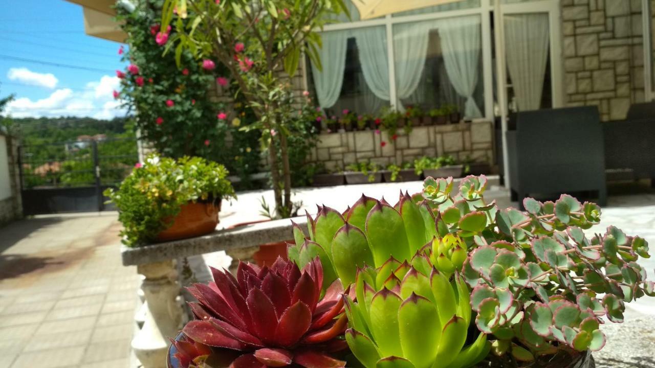 Mania Guest House Калофер Екстер'єр фото